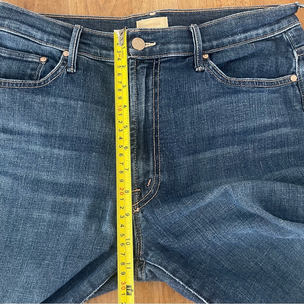 MOTHER The Insider Crop Step Fray in size 30
GIRL CRUSH - Picture 13 of 14